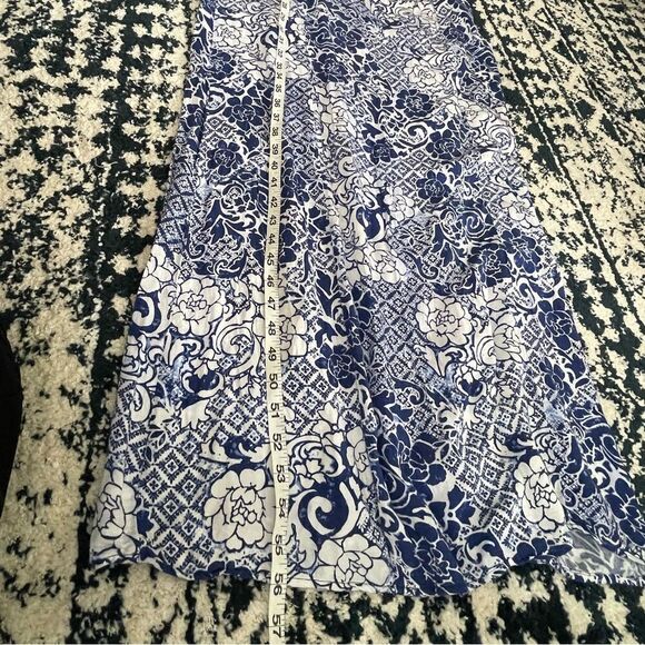 Blue and white Floral maxi with side cutouts size size small - Picture 4 of 10